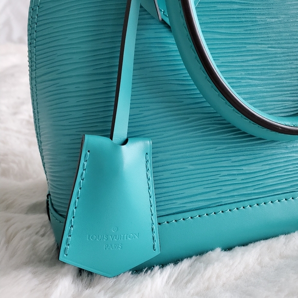 Authentic Louis Vuitton Alma Epi BB - Picture 5 of 12